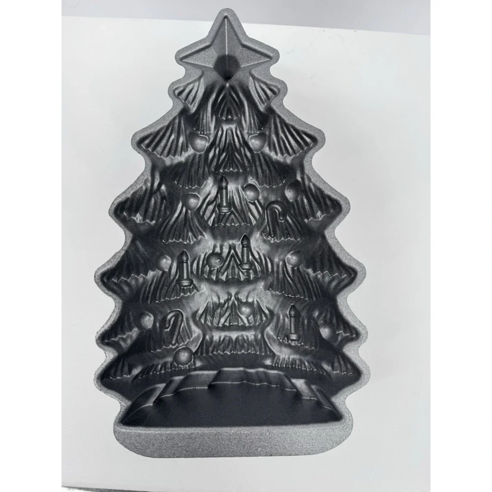 Nordic Ware Christmas Tree Baking Pan‎ Mold 4.5 cup 3D 10